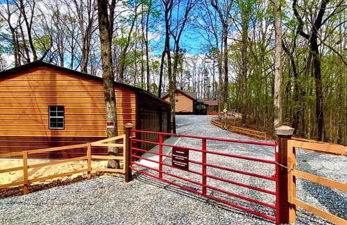 Cleveland Cabine | Weekend Sale! THUNDER RIDGE LODGE. AWESOME VIEW OF MT YONAH! Peace & privacy.