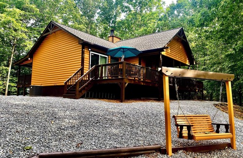 Cleveland Cabine | Weekend Sale! THUNDER RIDGE LODGE. AWESOME VIEW OF MT YONAH! Peace & privacy.
