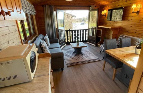Smallburgh Location De Bateaux | Thurne River Lodge Houseboat