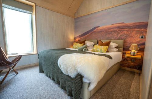 Ammanford Appartement | Thyme Lodge 2BR with Hot Tub and Sauna near Black Mountain