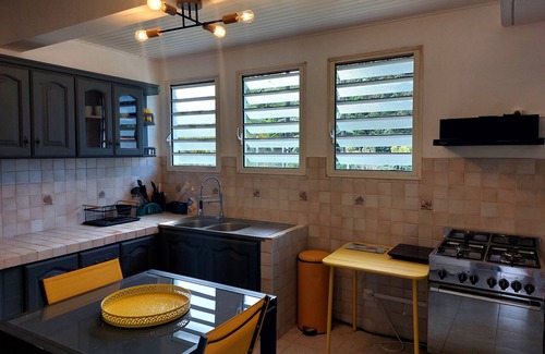 L'Ajoupa-Bouillon Villa | Ti-Kaz fleurie, the bouillonaise getaway