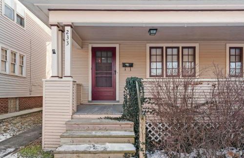 Clintonville Maison | Tibet Twins 2 Retreat for 6