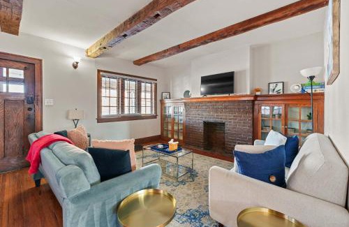 Clintonville Maison | Tibet Twins Suites For 12