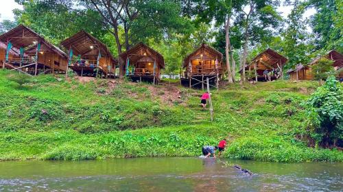 Suan Phueng Station Balnéaire | Tid-jai Homestay at Suan Phueng