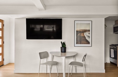 El Segundo Copropriété | Tide House - Unit E | Seaside Studio w/Parking