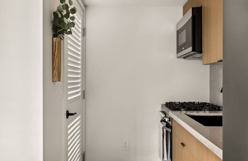 El Segundo Copropriété | Tide House - Unit E | Seaside Studio w/Parking