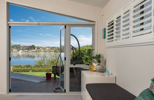 Maungatapu Maison | Tides Inn.... Spacious and Unique Waterfront Holiday