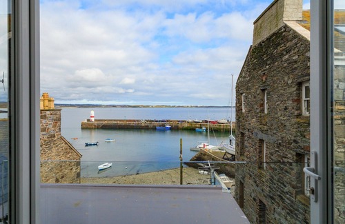 Port St Mary Maison | Tides View - a holiday cottage that sleeps 6 guests in 3 bedrooms
