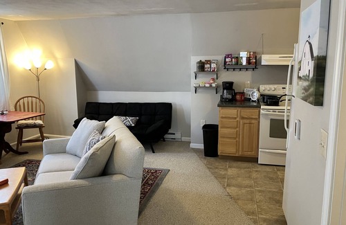 Newmarket Appartement | Tidy 2-Bed w/ Parking!🚗Wine!🍷UNH👩🏻🎓