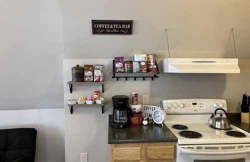 Newmarket Appartement | Tidy 2-Bed w/ Parking!🚗Wine!🍷UNH👩🏻🎓