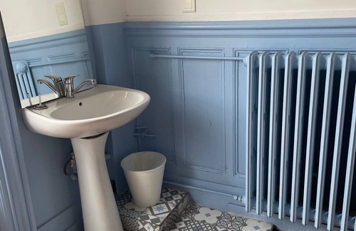 Notre-Dame Hôtel | Tiers lieu de l'Ermitage, Room 1