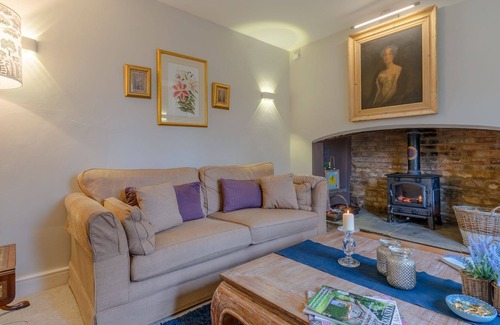 Cheltenham Cottage | Tiesel Cottage - sleeps 4 guests in 2 bedrooms