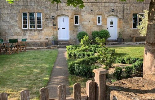 Cheltenham Maison | Tiesel & Truffles Cottages