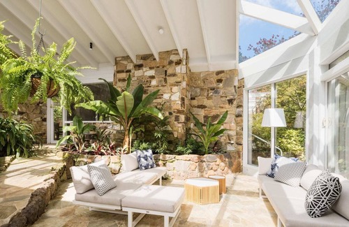 Mount Macedon Maison | Tieve Tara Summary: E
