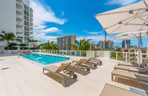 Central Beach Copropriété | Tiffany Ebony: Ocean & Canal views, Walk to Beach