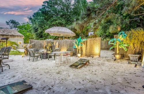 Navarre Maison | Tiki Bliss Pool & Resort Vibe