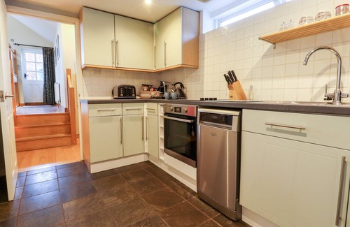 Udimore Cottage | TILLINGHAM VIEW, pet friendly, character holiday cottage in Broad Oak
