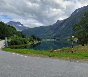 Nesset Maison | timber cabin Eresfjord med båt til leie