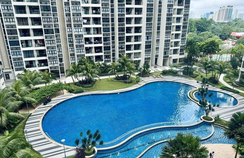 Central District Copropriété | Timber Lounge - 2BR Pool View Forest Haven