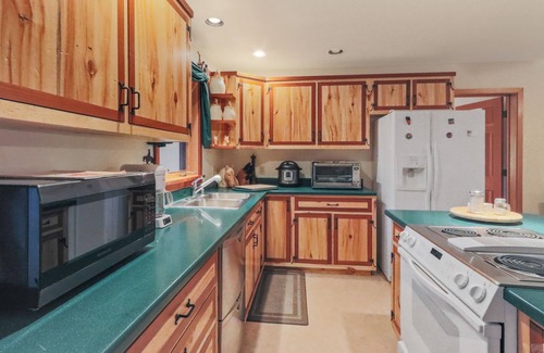 Trout Creek Maison | Timber Ridge Retreat-4 bedroom,2 bathroom home on ranch with great location!