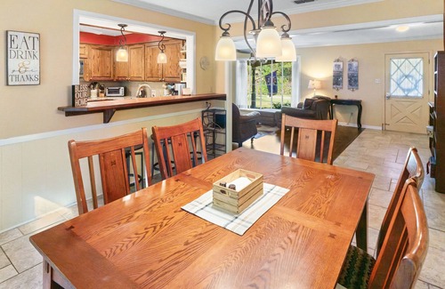 Longview Maison | Timber View Retreat-Large 4 BR close to shopping & restaurants in NE Longview