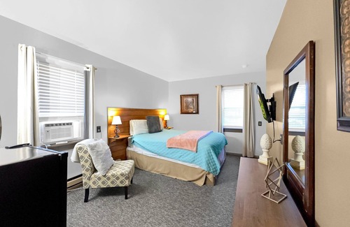 Ellicottville Cabine | Timberline Lodge - Downtown Ellicottville - Room 204