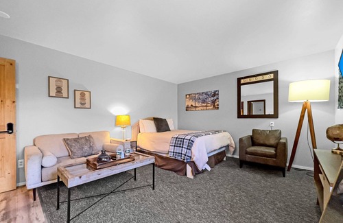Ellicottville Cabine | Timberline Rentals - Downtown Ellicottville - Room 203