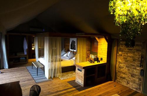 Windhoek Cabine | TimBila Safari Lodge