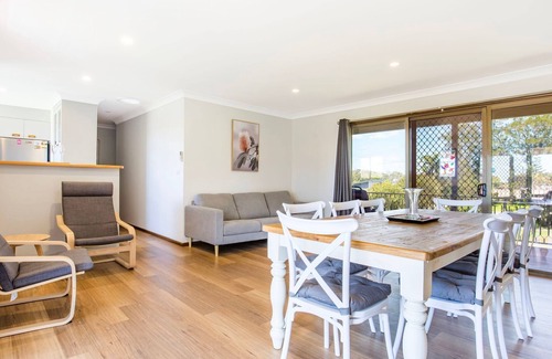 Culburra Beach Maison | Time and Tide - Pet Friendly - 1 Min Walk to Beach
