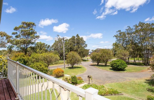 Culburra Beach Maison | Time and Tide - Pet Friendly - 1 Min Walk to Beach