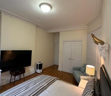 Midtown West Maison | TIME SQUARE 42nd Street Private Room