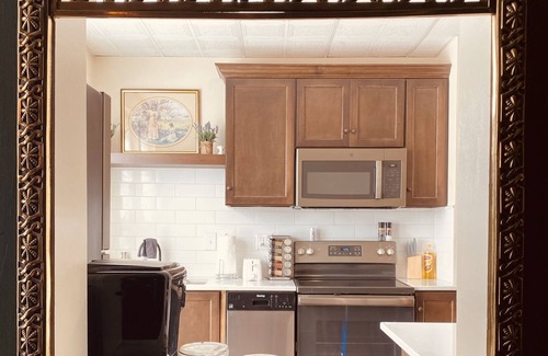 Springfield Maison | Timeless Elegance | Walk to Capitol & Attractions | Historic Luxury