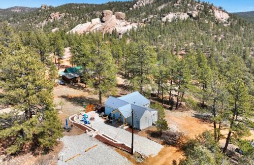 Pine Maison | Timeless Pineview Cottage Hot Tub & Pet Friendly