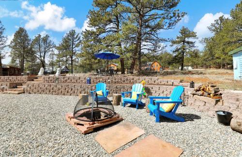 Pine Maison | Timeless Pineview Cottage Hot Tub & Pet Friendly