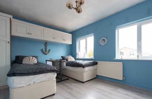 Canvey Island Maison | Timeless Treasure: A Traditional and Spacious House