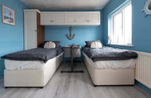 Canvey Island Maison | Timeless Treasure: A Traditional and Spacious House