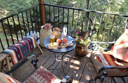 Sundance Cottage | TimpCreek Cottage on the Stream Sundance, Utah Walk to ski lift Hot tub Grill & picnic table