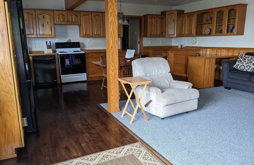 Valois Maison | Réservez votre escapade printanière ou estivale sur notre propriété au bord du lac