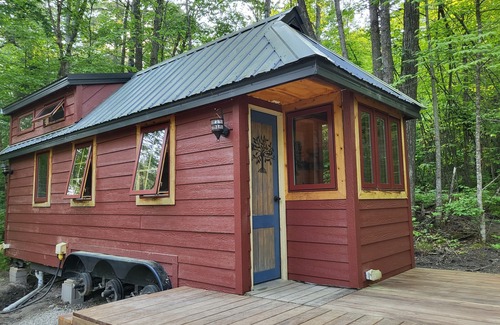 Nevis Maison | Tiny bungalow secluded in the woods with lake view. Pets accepted!