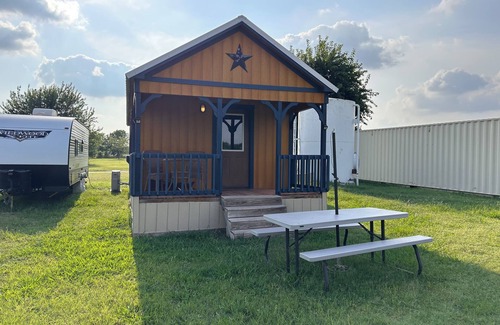 Fort Worth Cabine | Tiny cabin near downtown Fort Worth