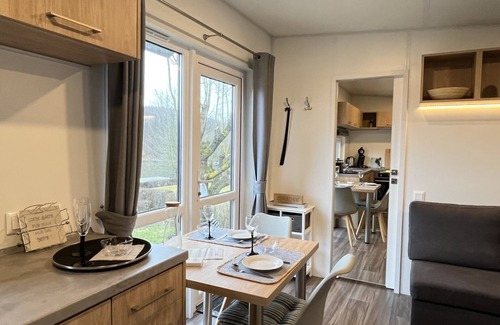 Wemding Maison | Tiny Haus mit schönem Seeblick by Interhome