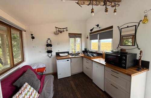 Champsac Maison | Tiny Home 'Bord De L'étang - Iri' avec vue sur lac, piscine partagée et terrasse privée