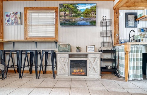Concan Cabine | Tiny home by the Frio River - River Rock Cabin #4