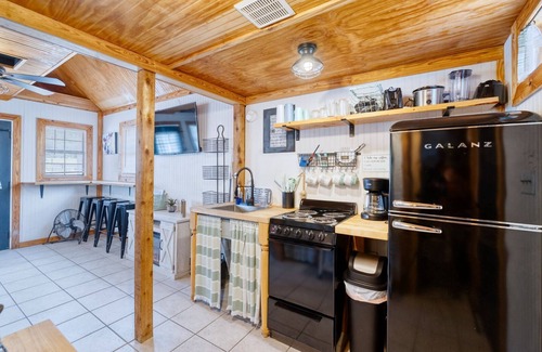 Concan Cabine | Tiny home by the Frio River - River Rock Cabin #4