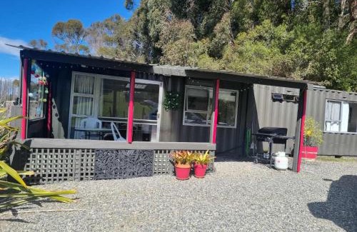 Tuamarina Appartement | Tiny Home Container house Above the Vines