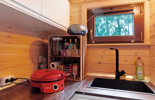 Kloster Lehnin Maison | Tiny Home 'Ernesto' with Private Garden, Wi-Fi and Air Conditioning
