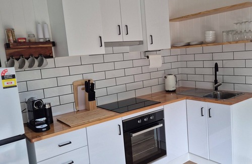Kuranda Appartement | Tiny home in the rainforest. Relax with the Wallabies and abundant birdlife,