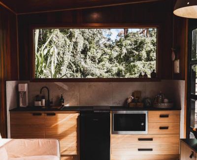 Cardiff South Maison | Tiny home, Outdoor bath, Infrared Sauna, Fire pit