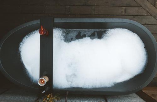 Cardiff South Maison | Tiny home, Outdoor bath, Infrared Sauna, Fire pit