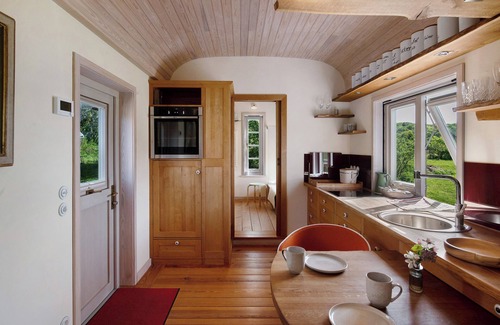 Satow Maison | Tiny Home 'Ria' avec terrasse privée, jardin privé et Wi-Fi